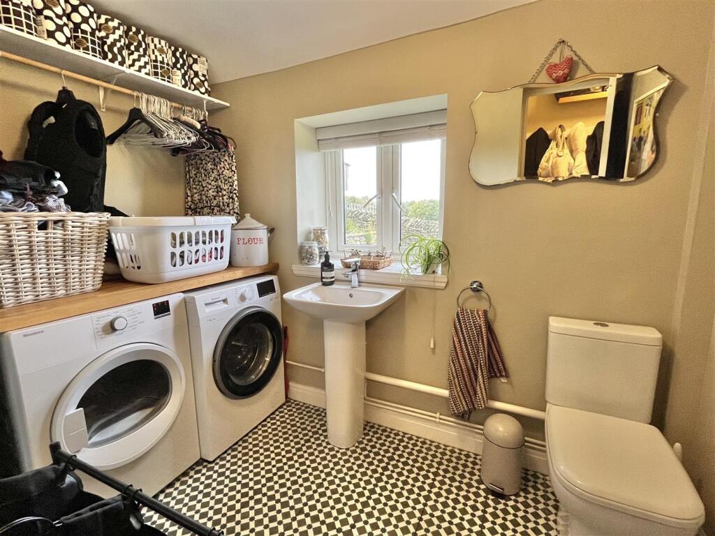 Laundry Room /Wc