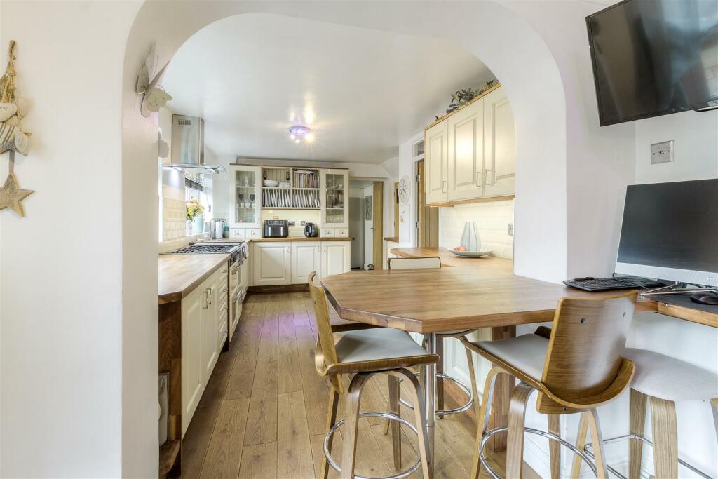 1 Burton Close, Tamworth