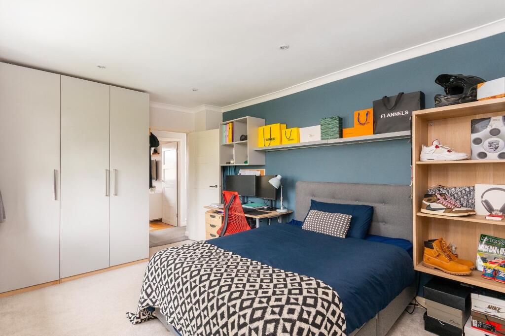 1D0LEIG - Bedroom F.jpg