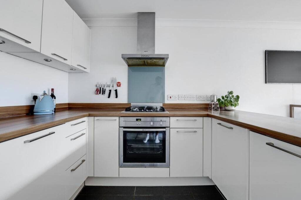 09-412eJHPropWorld - Flat 3, 104 Wells Park Road -