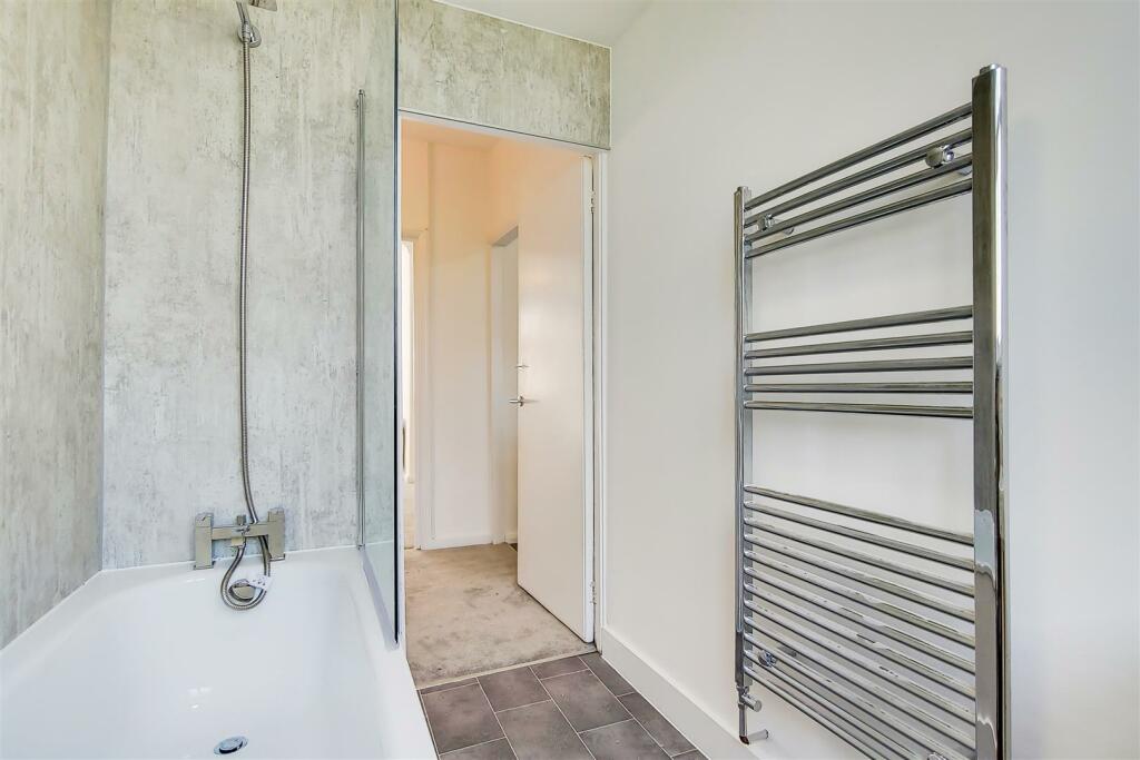 7_Bathroom-1.jpg