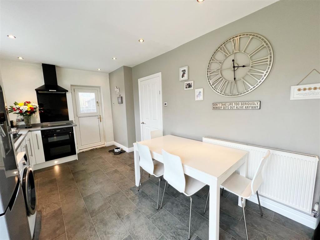 Kitchen pic 4.jpg