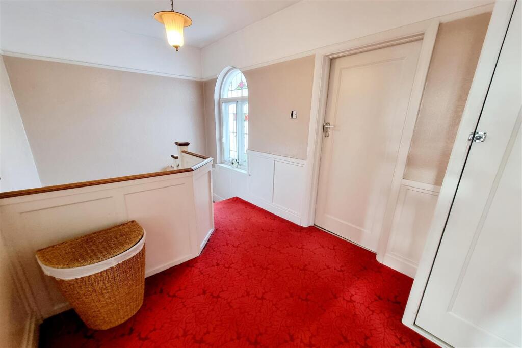 FIRST FLOOR LANDING: PIC. 1