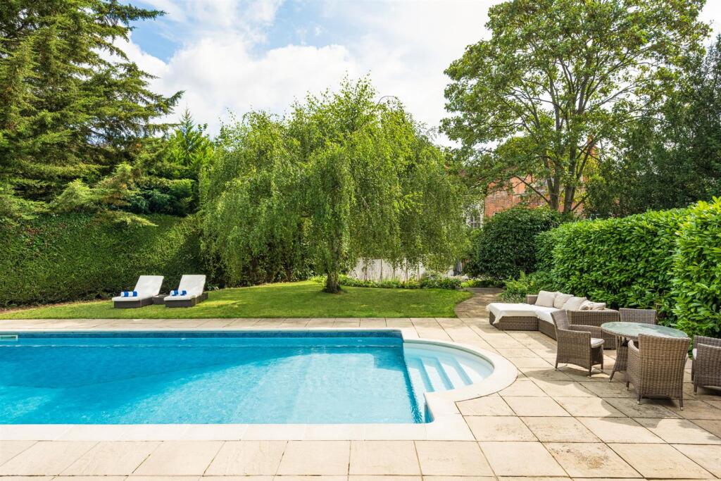 Garden with pool