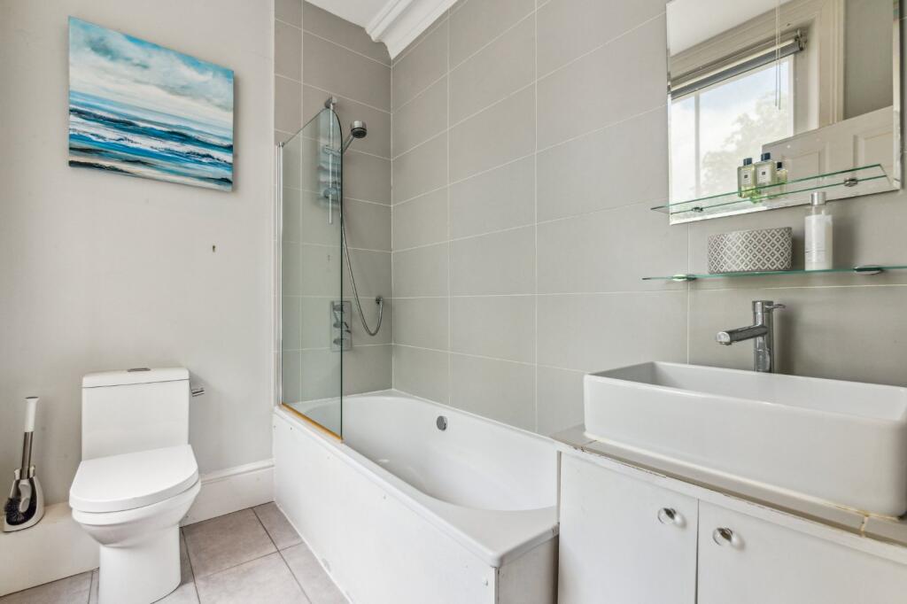 Main Bathrom
