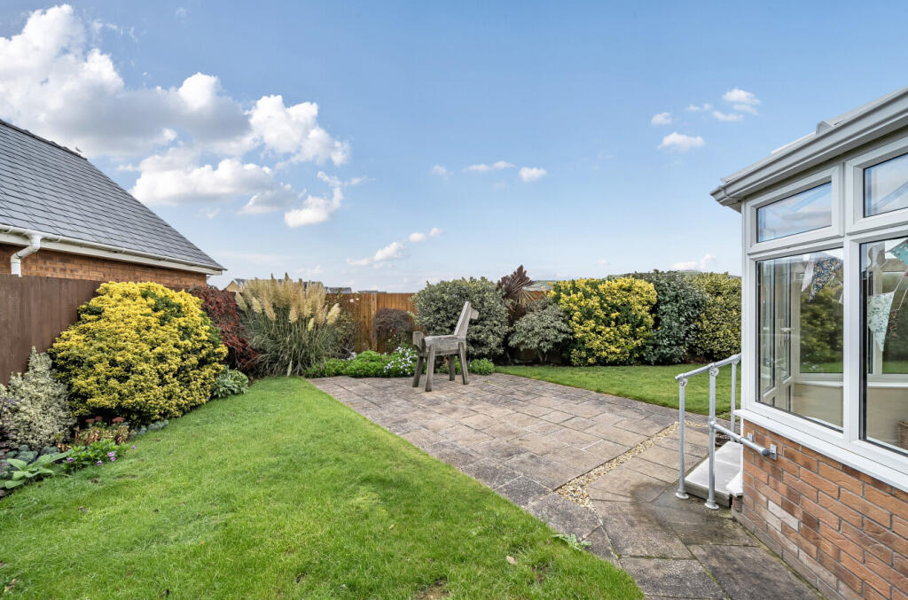 1364598-7-68e67f3...