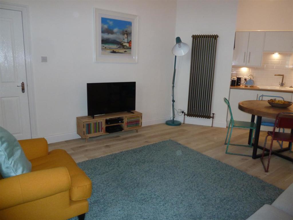 Lounge, Kitchen Diner