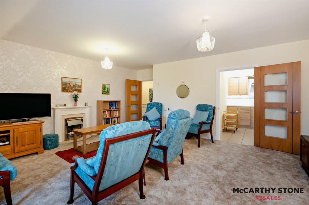 8618855-interior14-800.JPG