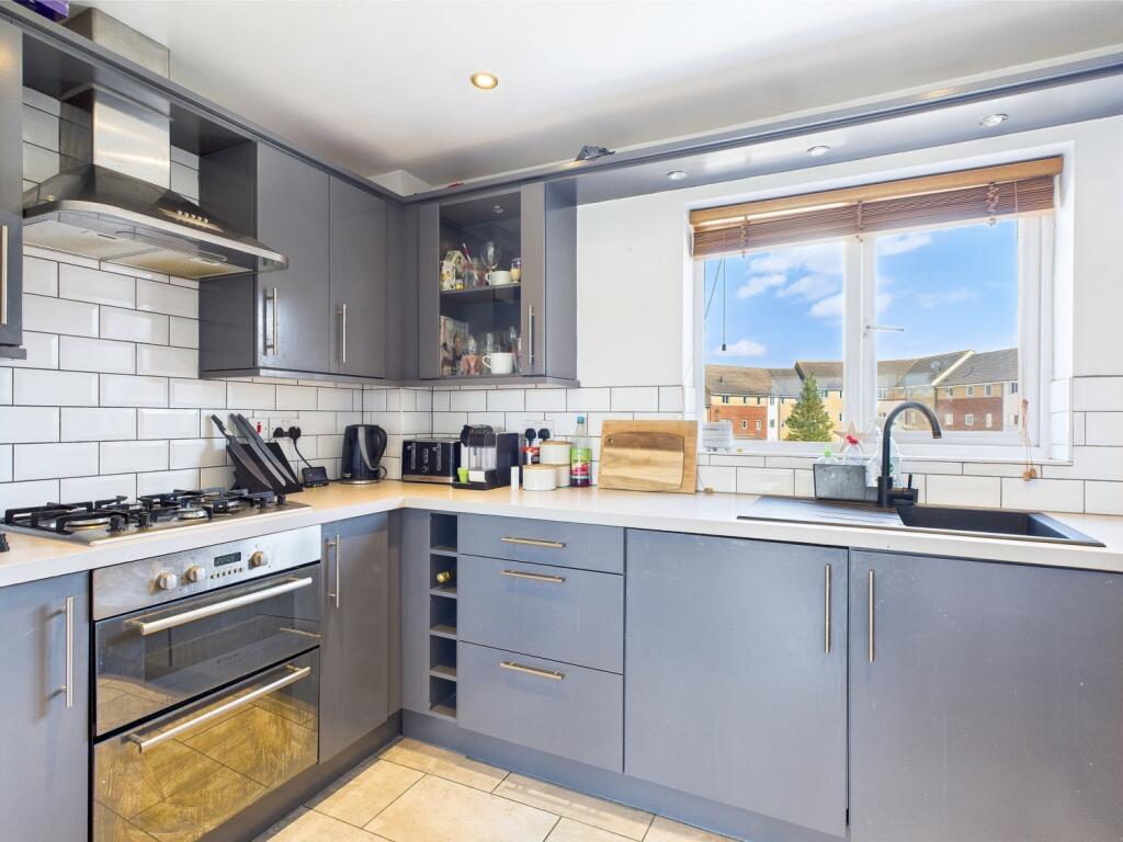 CAM01909G0-PR0341-STILL016