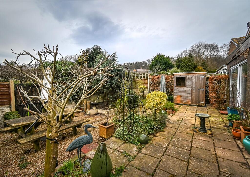 5 Castlecroft Gardens-20.jpg