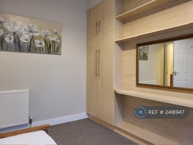 Main Bedroom (2)