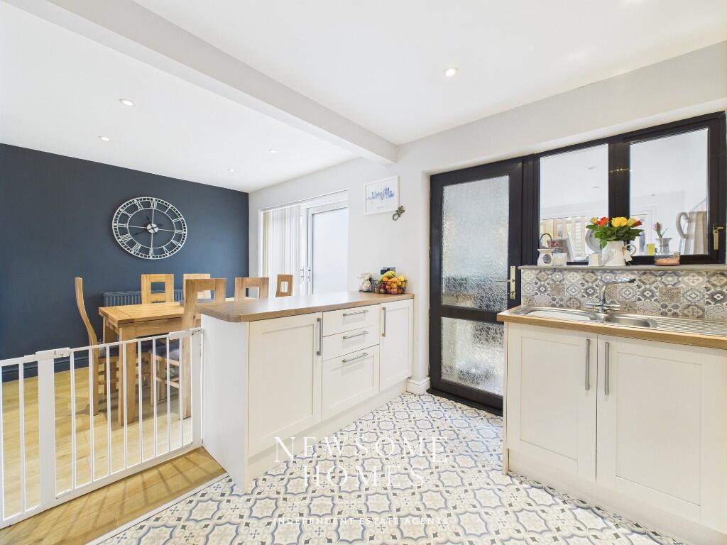 Kitchen/ Dining Room