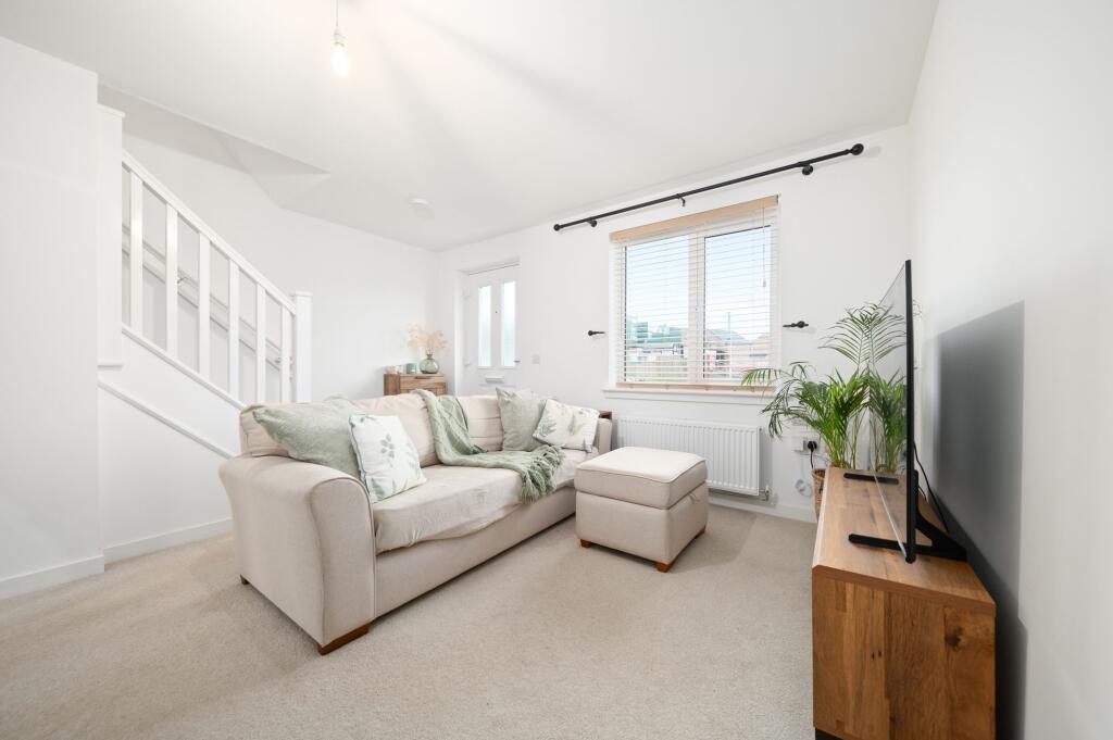 Lounge/Dining Area