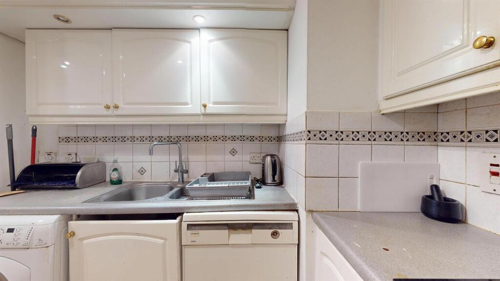 33CRkitchen2.jpg