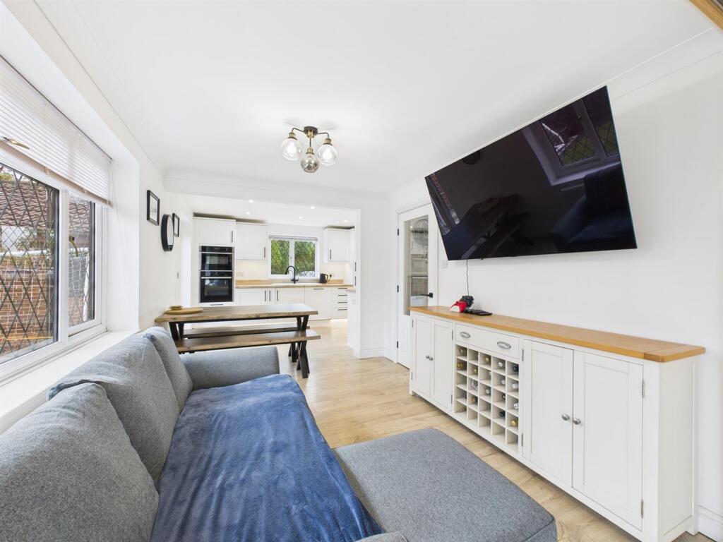 Sitting/Dining Area