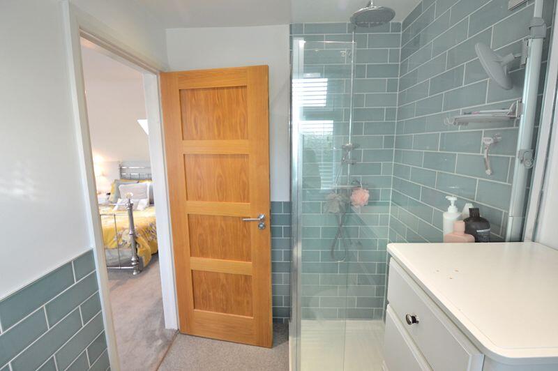 EN SUITE SHOWER ROOM