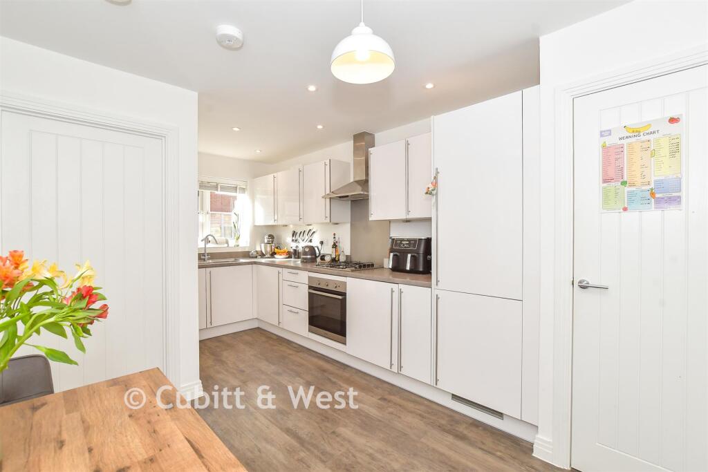 Kitchen/ Breakfast Room