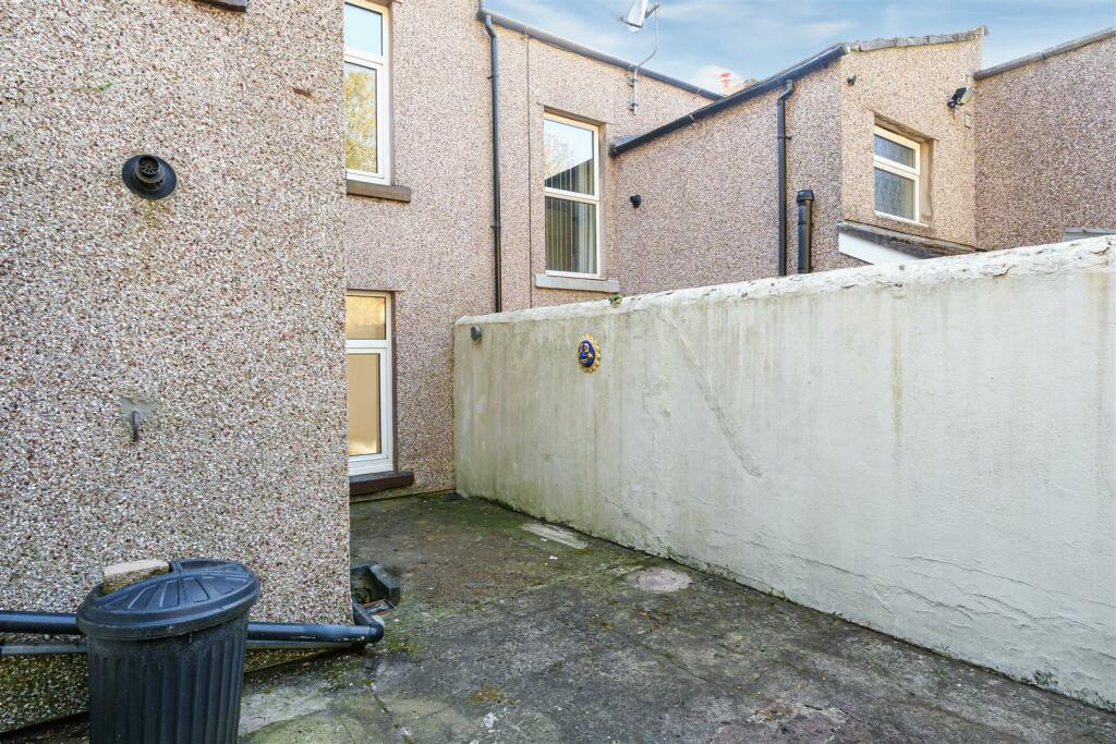 REAR EXTERNAL