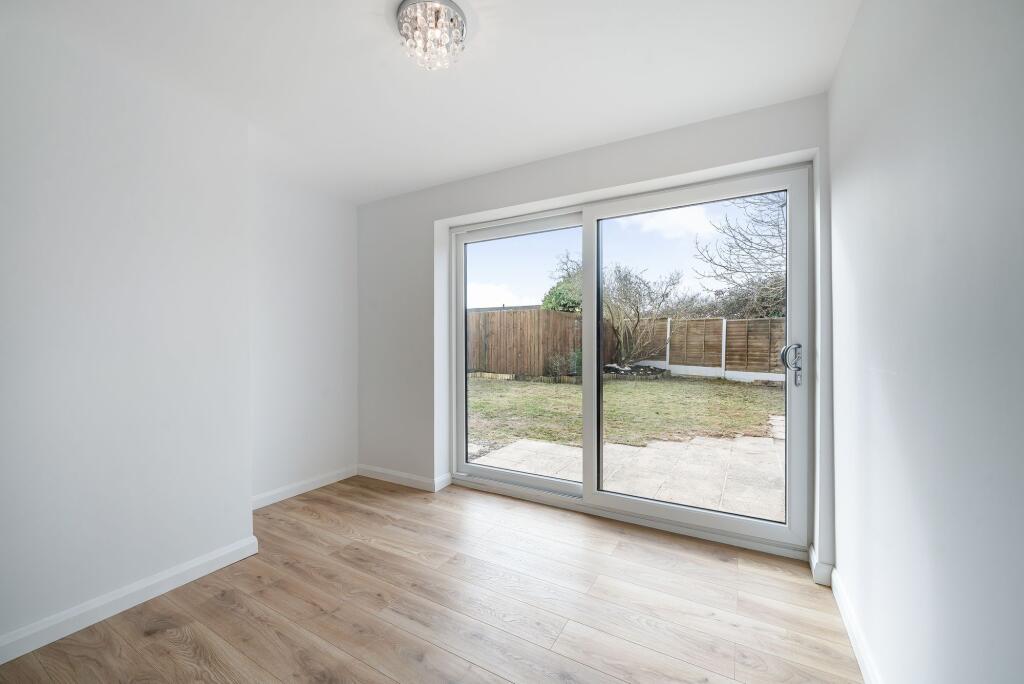 Bedroom 2 / Dining Room