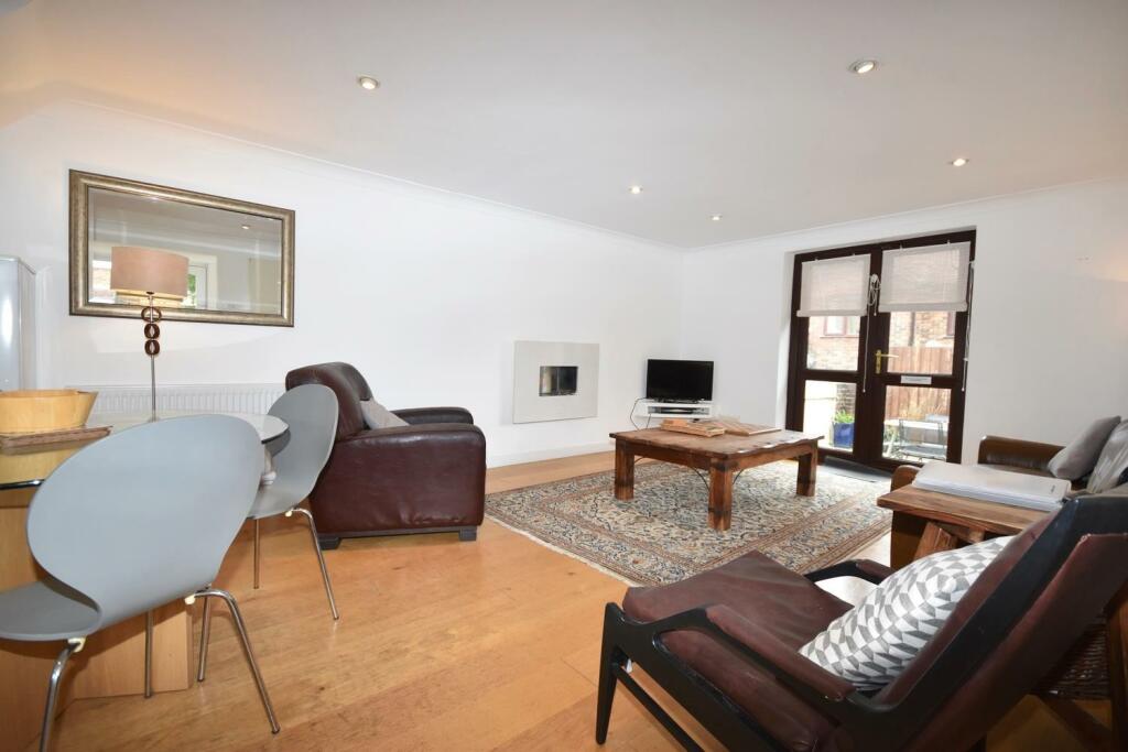 Living Room..JPG