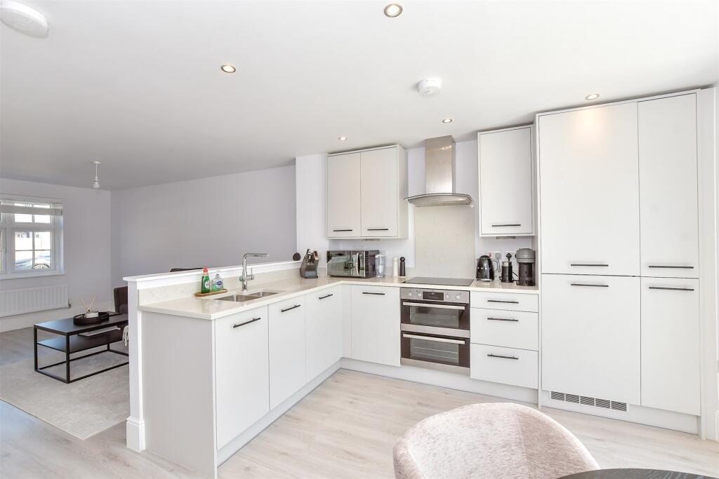 Kitchen/Dining Area