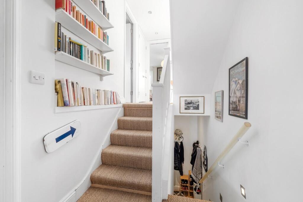 Hallway (1).JPG