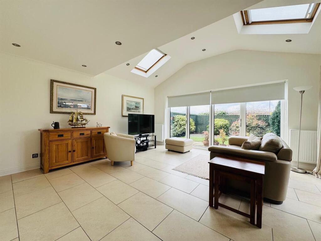 Kitchen Diner Living Area