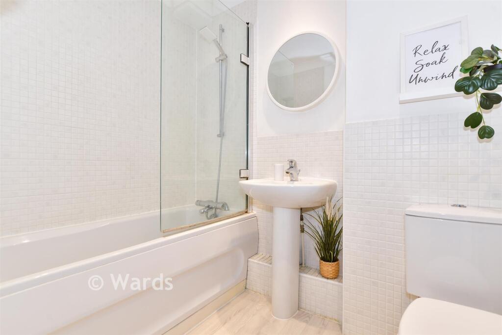 The Lakes, Larkfield, Kent