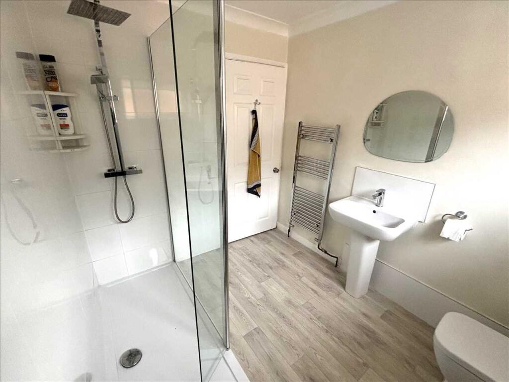 SHOWER ROOM