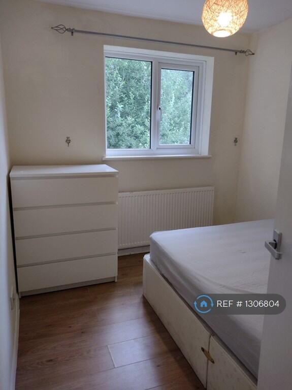 Small Bedroom (With Double Bed)