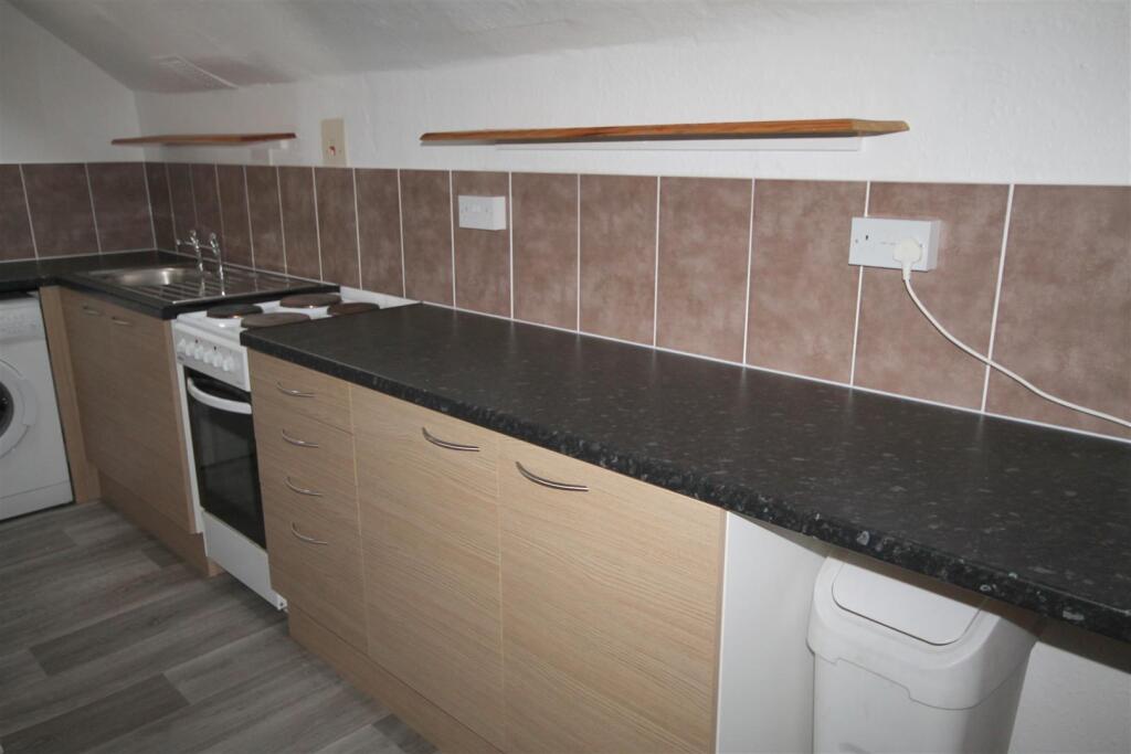 Kitchen 1.JPG