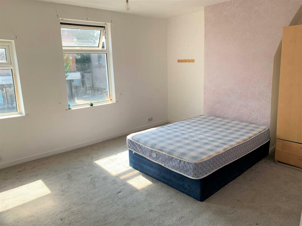 Bedroom 1.jpg