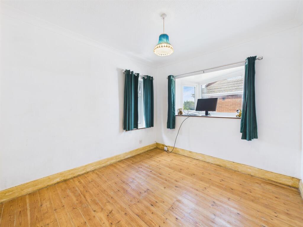 Bedroom: