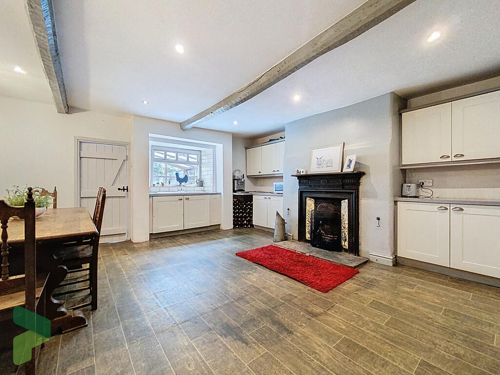 Fitted Dining Kit...