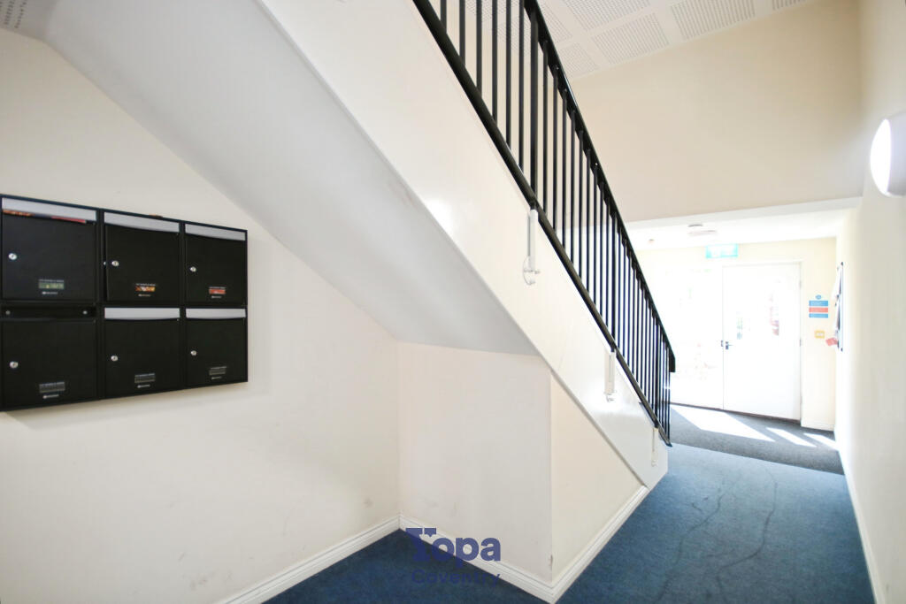 A2f03c61-Communal 20Entrance.JPG
