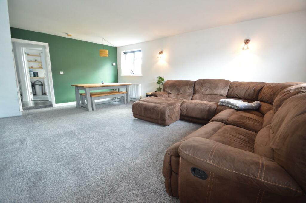 Flat 1, 45 High Street LD2.JPG