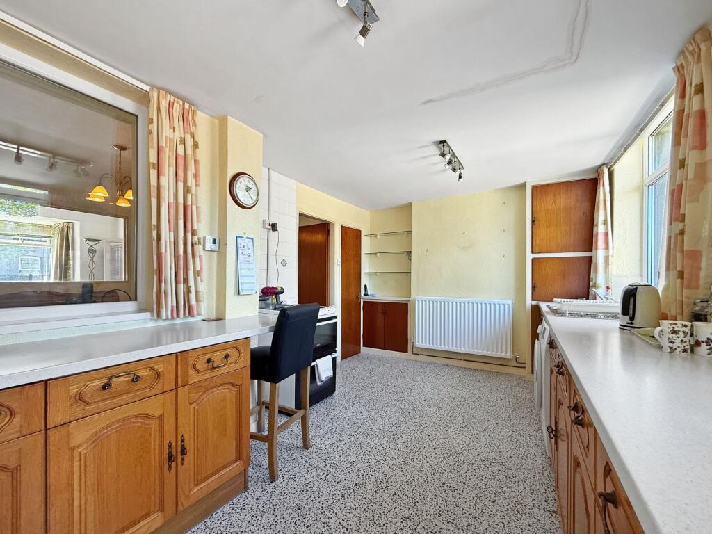 Kitchen/ Breakfast Room