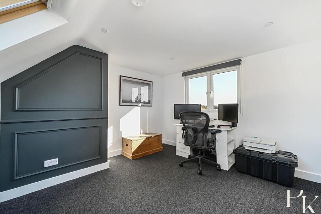 12 Brambledean Road, bn41 (6).jpg