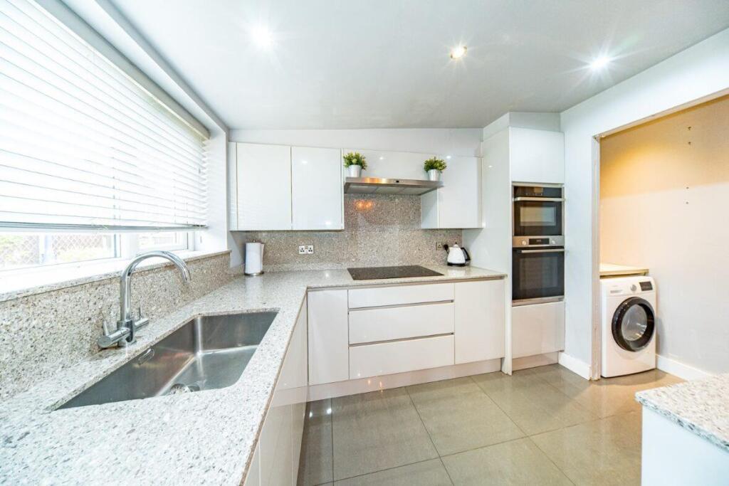 22 Coniston Ave kitchen 3.jpg