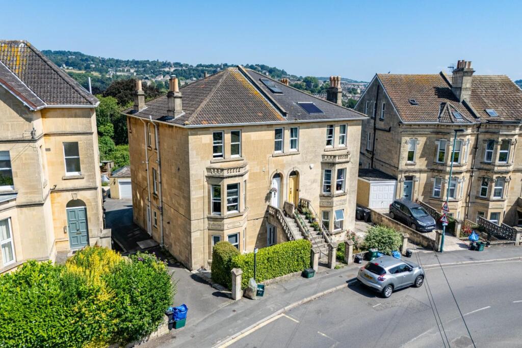 Flat 4 78 Lower Oldfield Park BA2 3HP-18.jpg