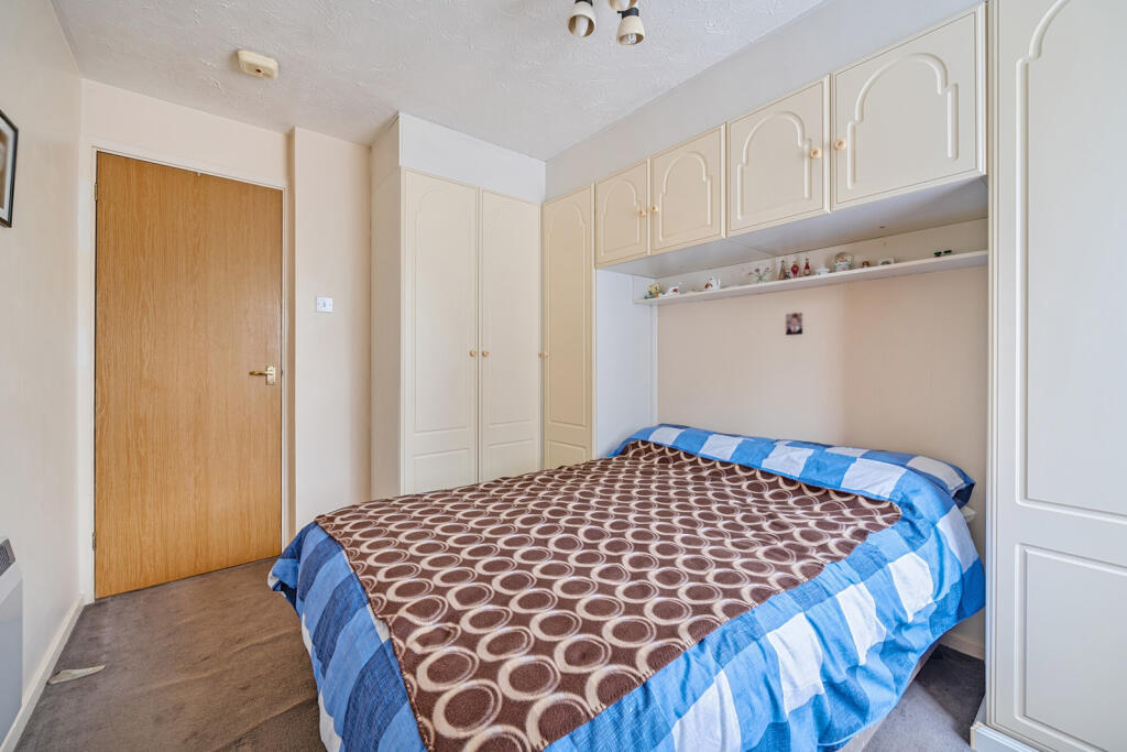 1334322-4-688cd06...