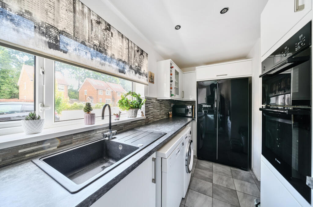 1317618-15-6863bf...