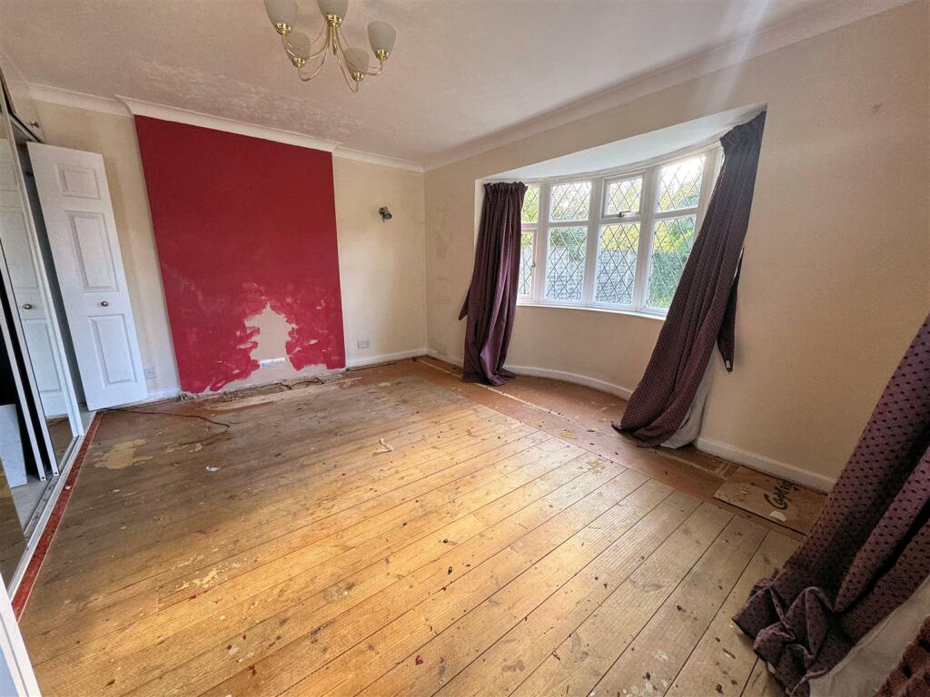 Bedroom 1.jpg