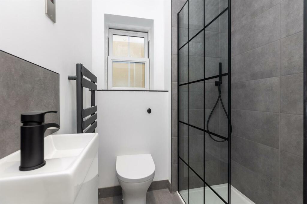 Bed 2 En-suite