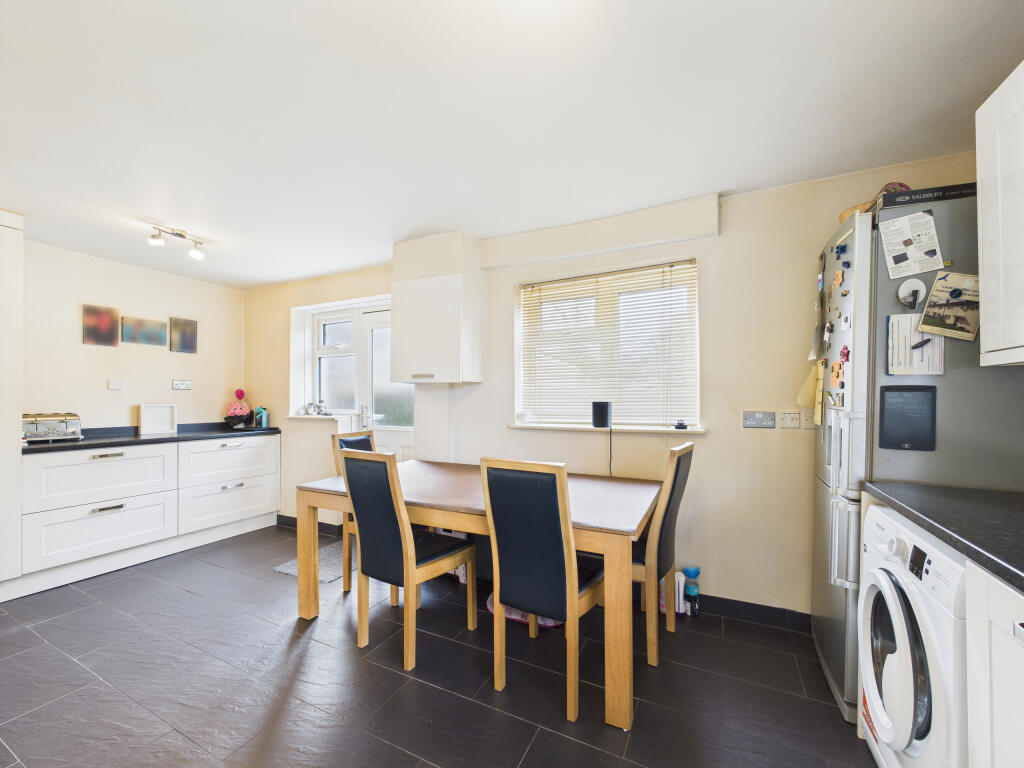 CAM01354G0-PR0613-STILL001