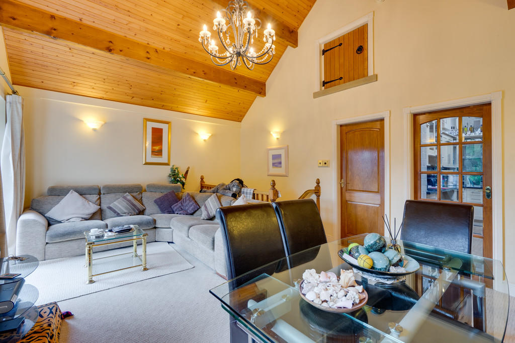 Open Plan Lounge ...
