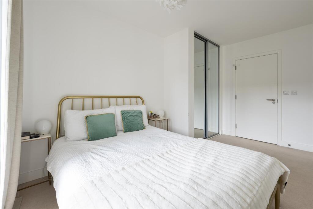 Beck Square E10