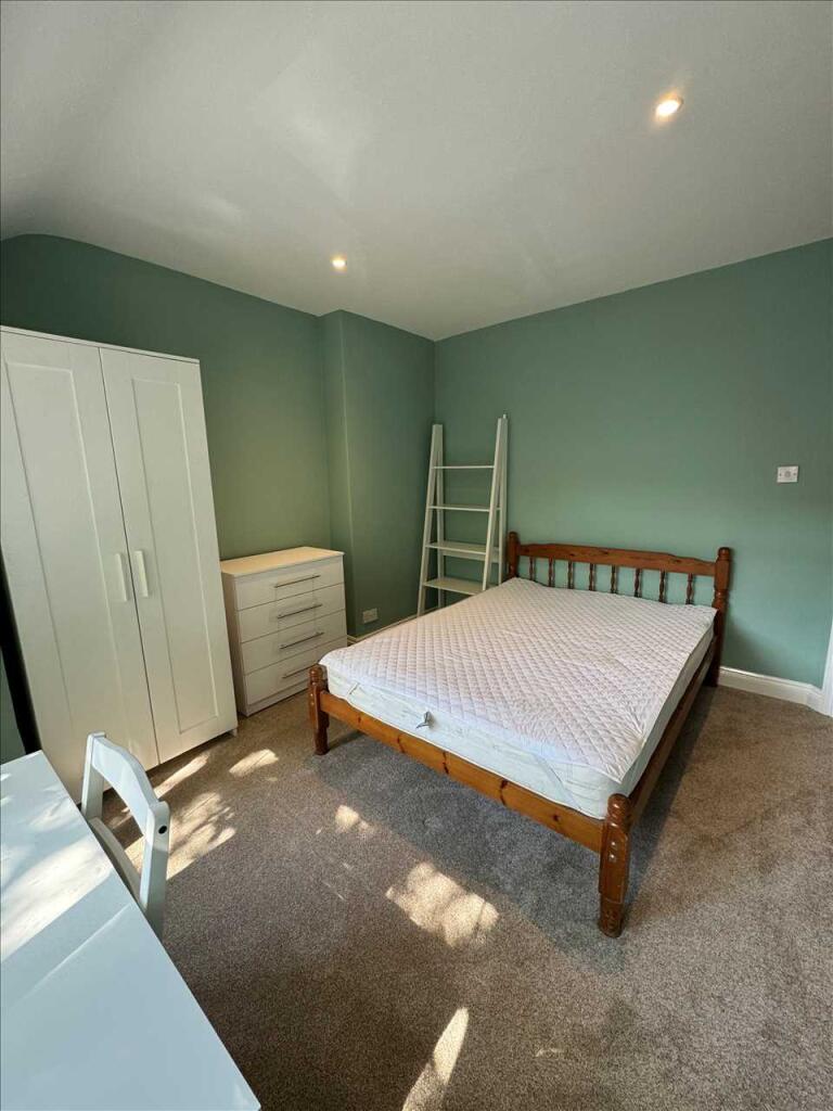 Bedroom 2 ( Front)