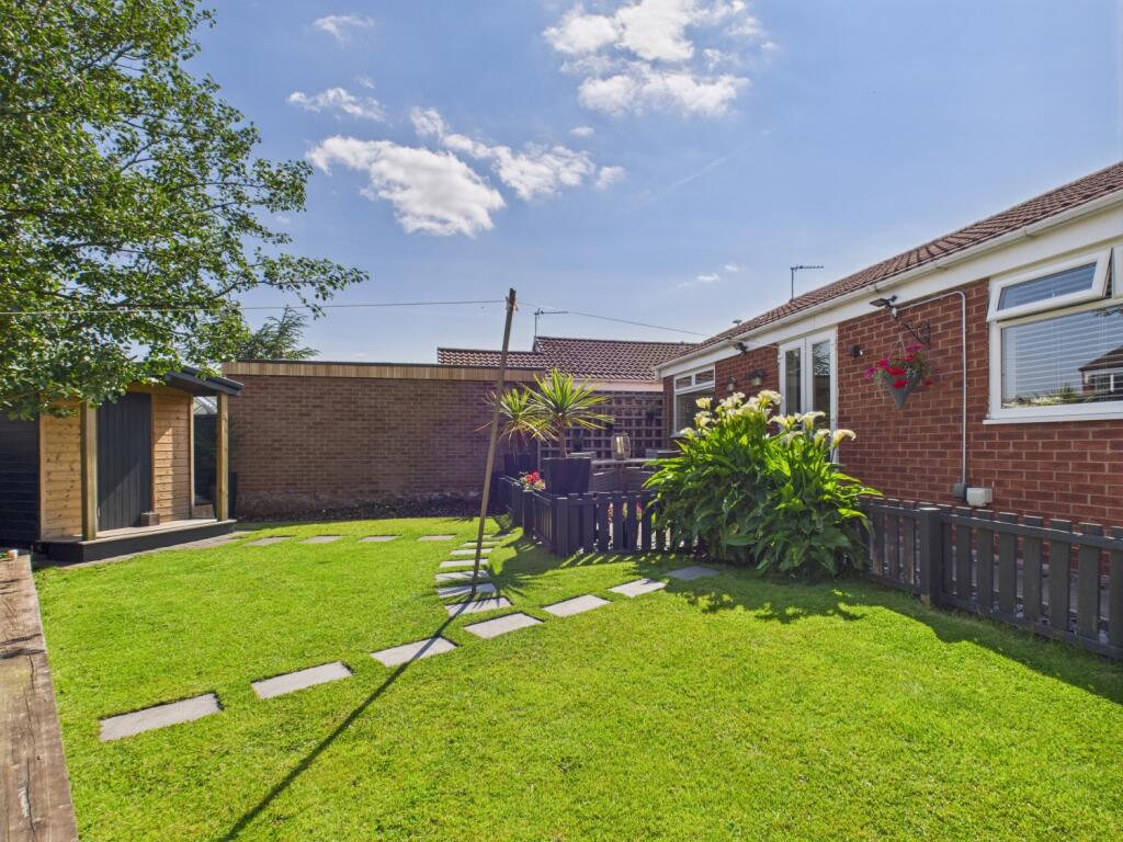 CAM03729G0-PR0062-STILL028