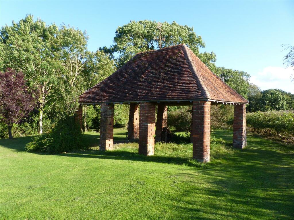 Garden feature